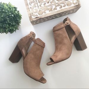 A New Day • NWOT Kamari Tan Open Toe Bootie